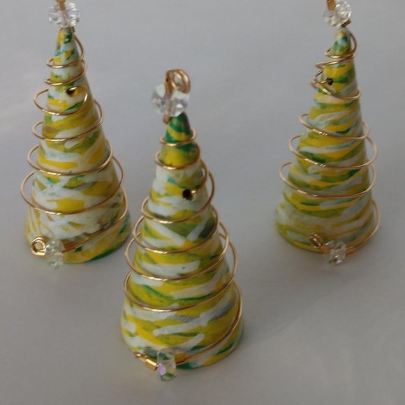 Hand Crafted Single Yellow Christmas Tree Ornament With Beads & Gold Tone Wire - Picture 13 of 16